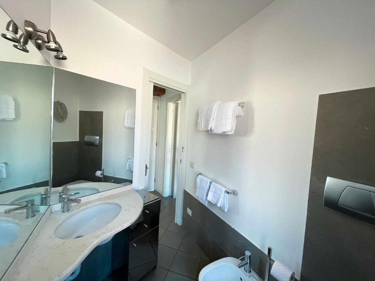 Skyway Apartment With Private Lake View Terrace Bellagio Exterior foto